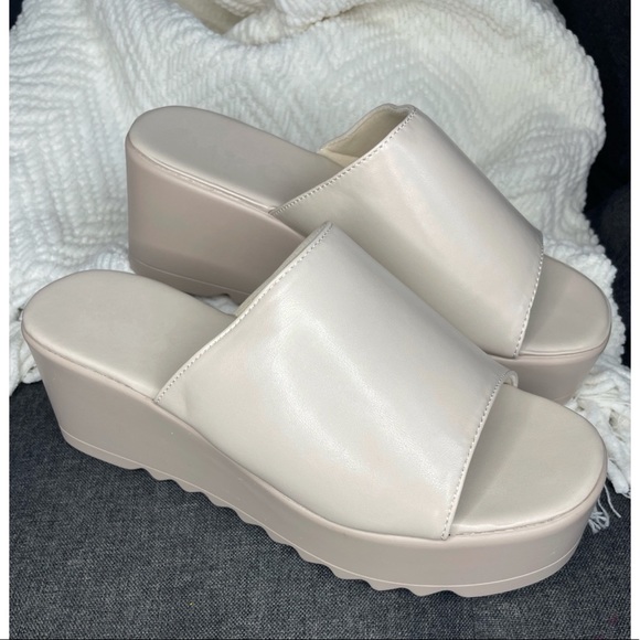 Ivory Chunky Flatform Wide Band Vamp Mule Sandals - Picture 2 of 12